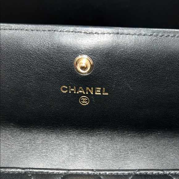 RARE!! Chanel Black and Gold Quilted distressed chain flap wallet - Picture 9 of 16